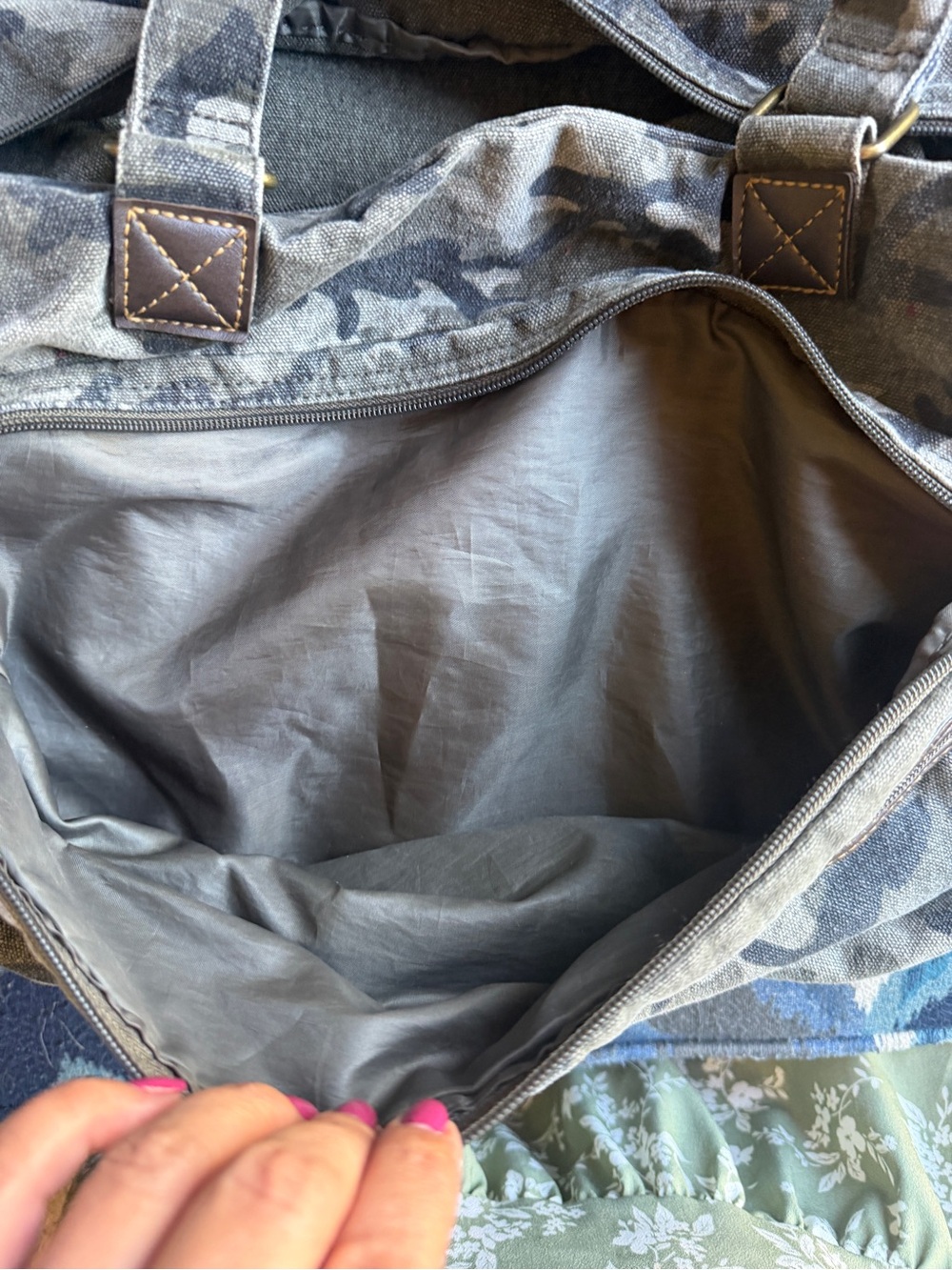 Dark green Camo Women's Shoulder Bag - Versatile Everyday Carry - Picture 4 of 5